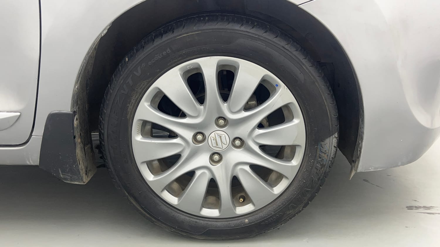 Used 2018 Maruti Suzuki Baleno Zeta 1.2 AT Petrol Automatic tyres RIGHT FRONT TYRE RIM VIEW