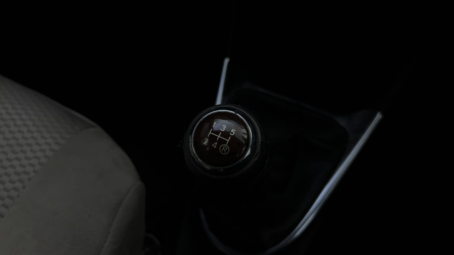 Used 2013 Toyota Etios G Petrol Manual interior GEAR  KNOB VIEW