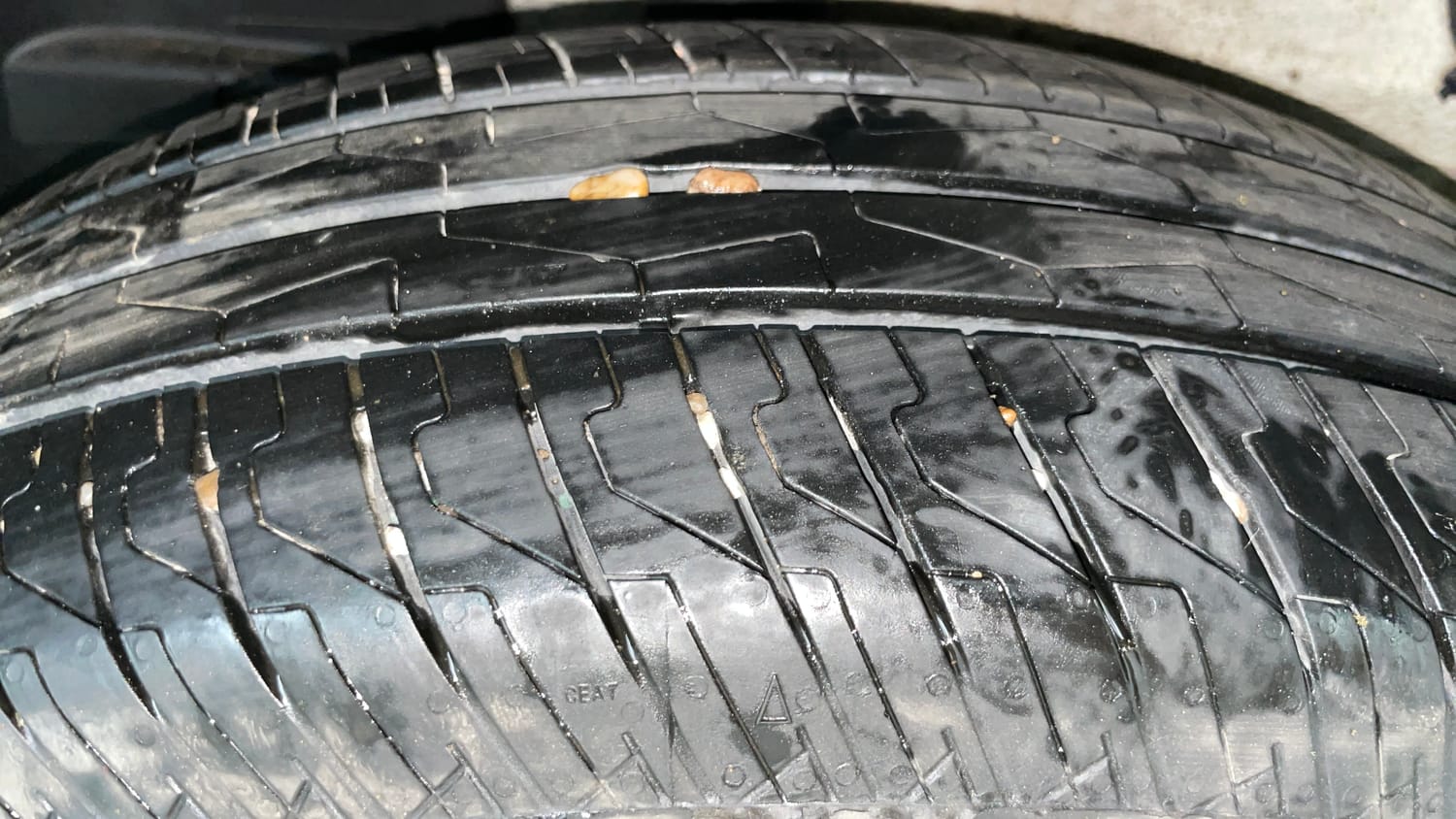 Used 2025 Tata Punch Adventure Sunroof AMT Petrol Automatic tyres RIGHT REAR TYRE TREAD VIEW