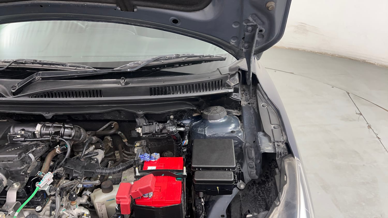Used 2022 Maruti Suzuki Baleno Alpha AGS Petrol Automatic engine ENGINE LEFT SIDE HINGE & APRON VIEW