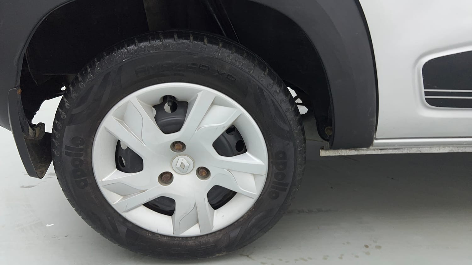 Used 2021 Renault Kwid RXT 1.0 (O) Petrol Manual tyres RIGHT REAR TYRE RIM VIEW