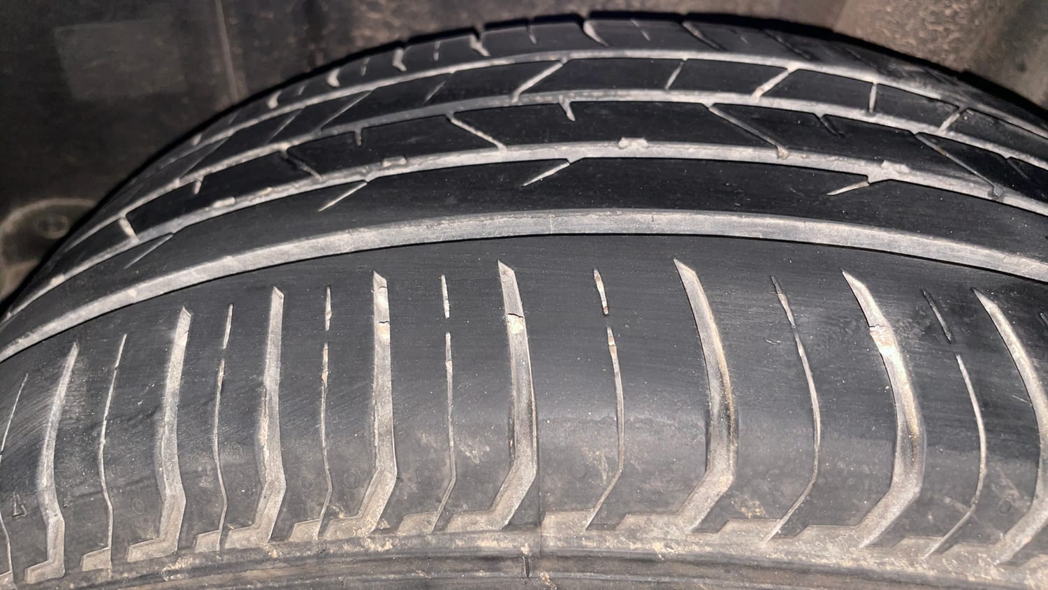 Used 2023 Skoda Slavia Style 1.5L TSI DSG Petrol Automatic tyres LEFT REAR TYRE TREAD VIEW