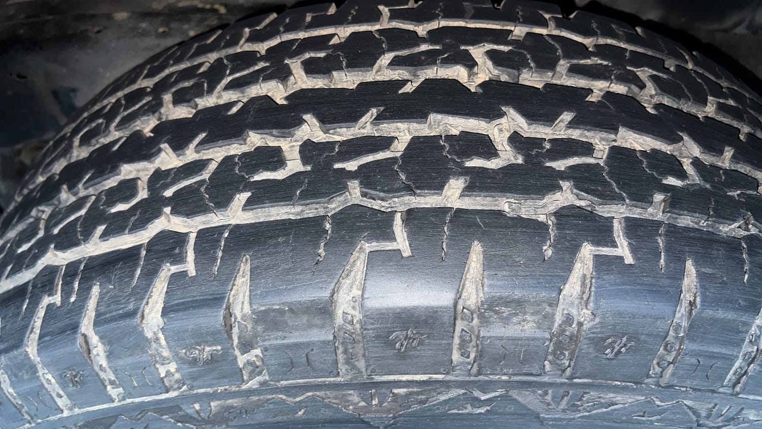 Used 2022 mahindra Thar LX Hard Top Petrol AT 4WD Petrol Automatic tyres LEFT REAR TYRE TREAD VIEW