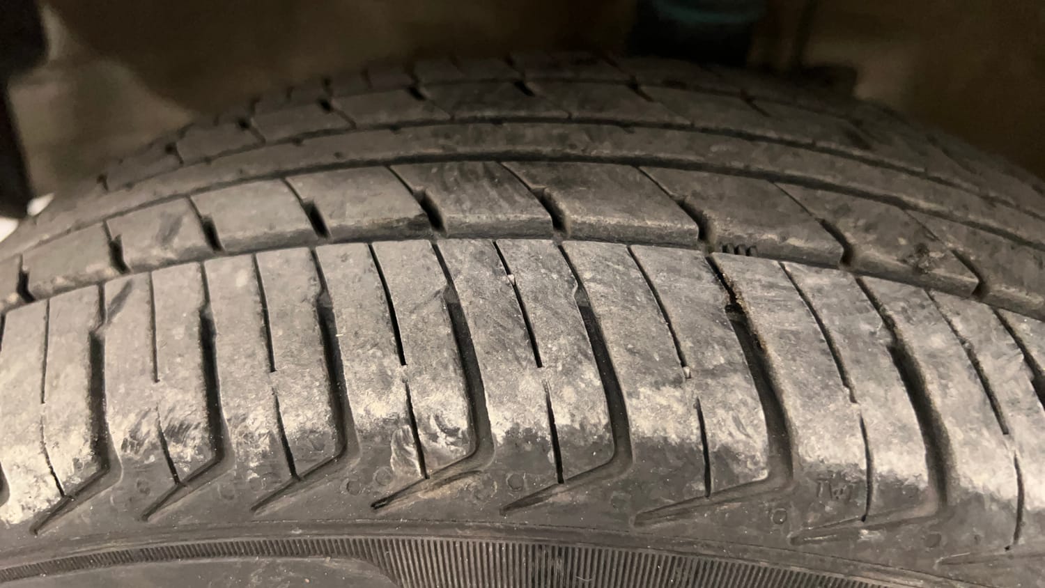 Used 2015 Maruti Suzuki Wagon R VXI Petrol Manual tyres LEFT FRONT TYRE TREAD VIEW
