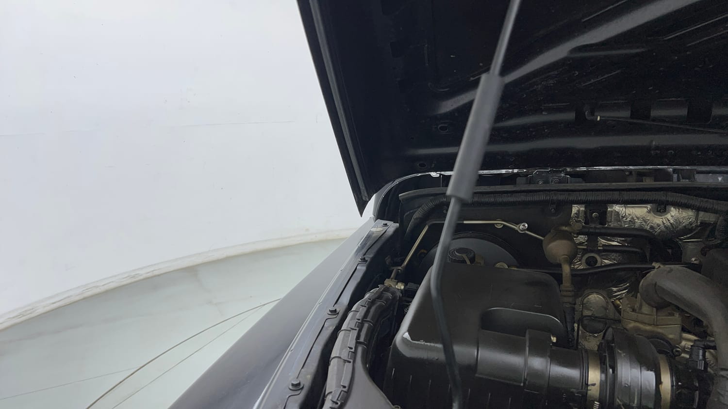 Used 2023 mahindra Thar LX Hard Top Petrol AT 4WD Petrol Automatic engine ENGINE RIGHT SIDE HINGE & APRON VIEW