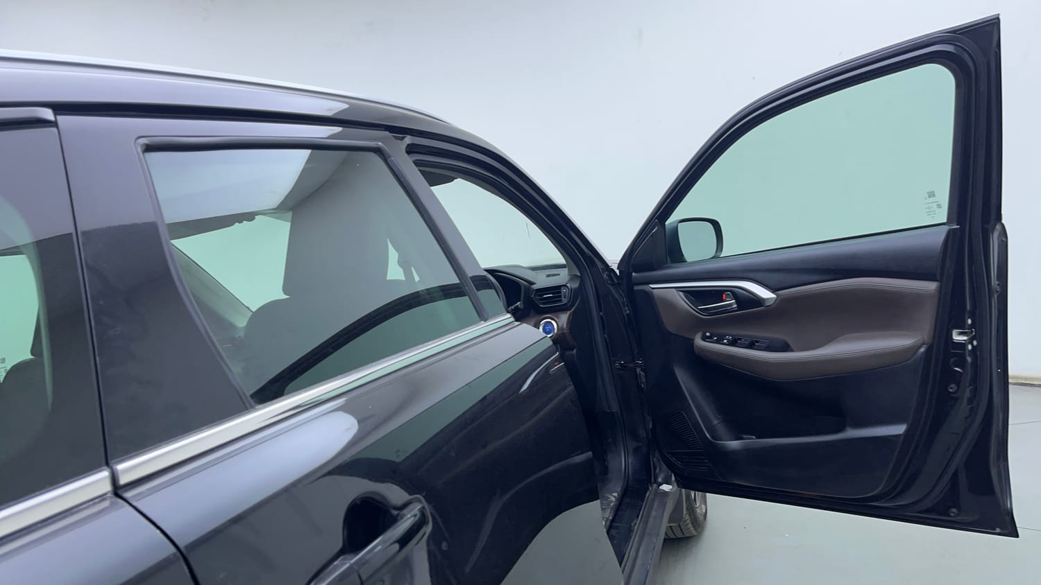 Used 2023 Toyota Urban Cruiser Hyryder V Hybrid Hybrid Automatic interior RIGHT FRONT DOOR OPEN VIEW