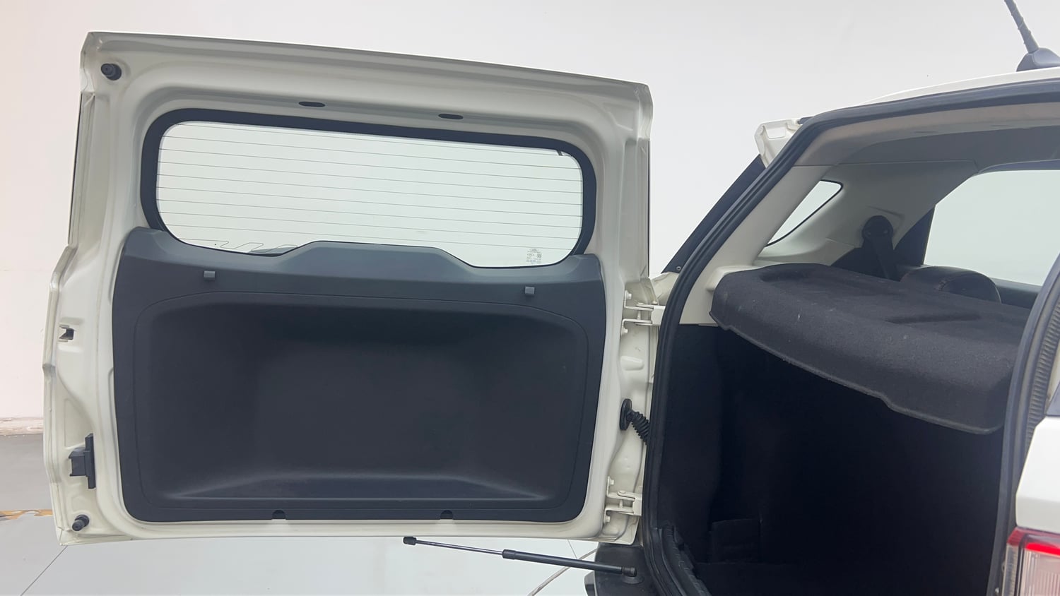Used 2018 Ford EcoSport Titanium 1.5L TDCi Diesel Manual interior DICKY DOOR OPEN VIEW