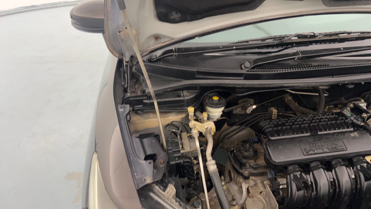 Used 2015 Honda Jazz VX Petrol Petrol Manual engine ENGINE RIGHT SIDE HINGE & APRON VIEW