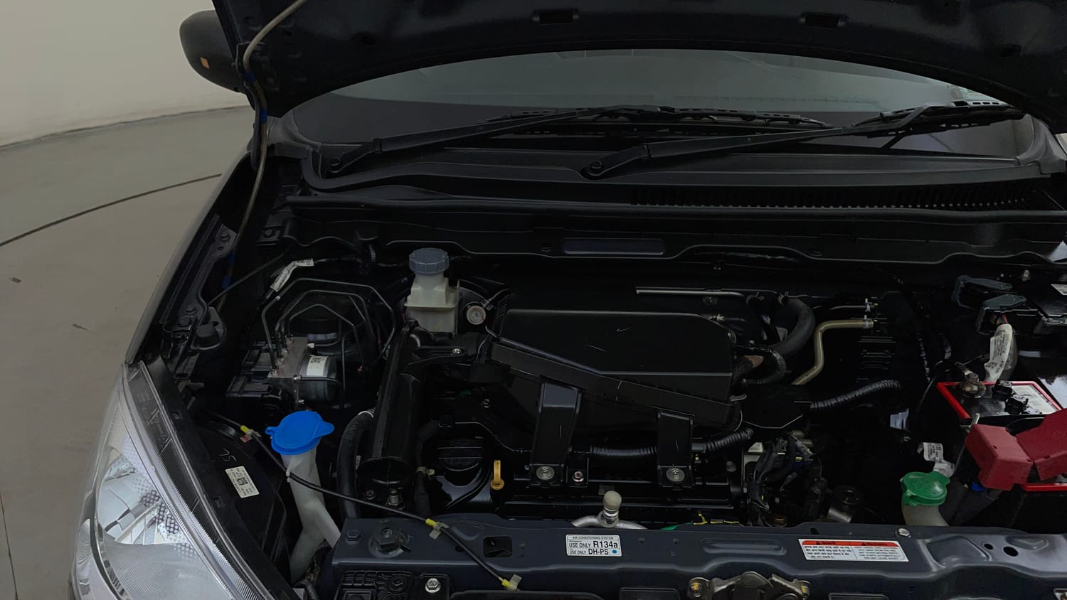 Used 2023 Maruti Suzuki Alto K10 VXi Petrol Manual engine ENGINE RIGHT SIDE HINGE & APRON VIEW