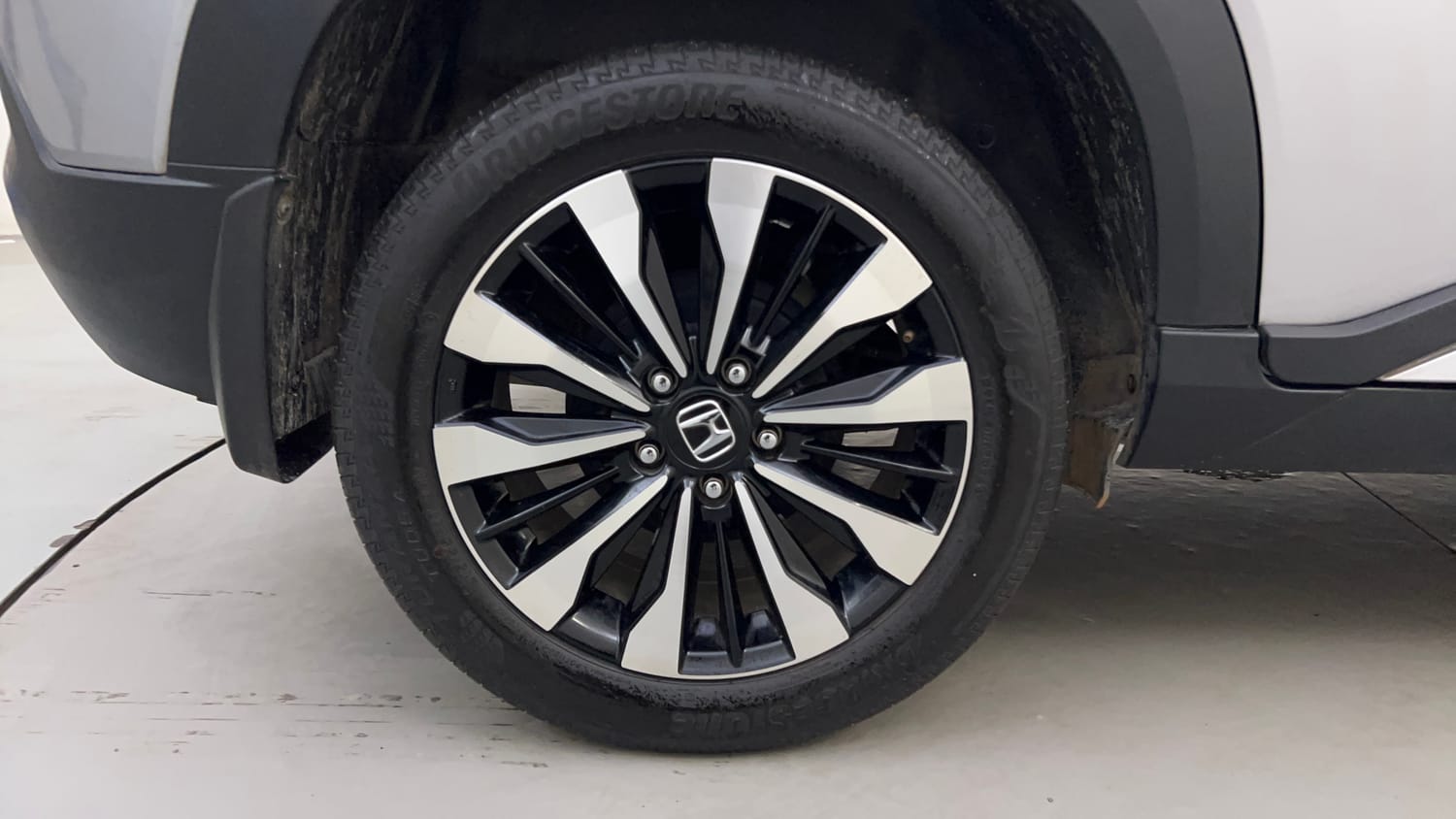 Used 2024 Honda Elevate ZX CVT Petrol Automatic tyres RIGHT REAR TYRE RIM VIEW
