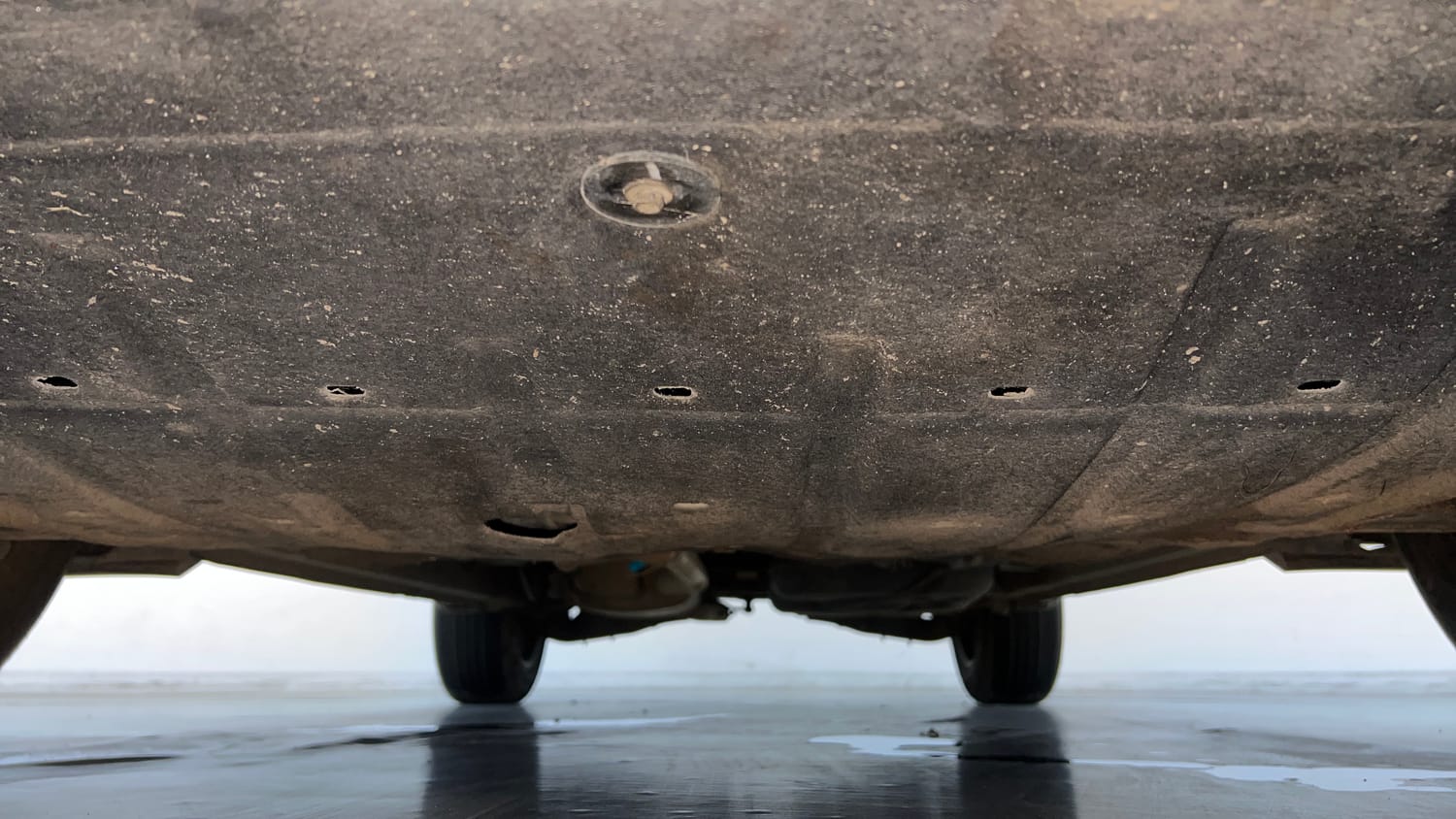 Used 2022 Mahindra XUV700 AX 3 Petrol AT 5 STR Petrol Automatic extra FRONT LEFT UNDERBODY VIEW