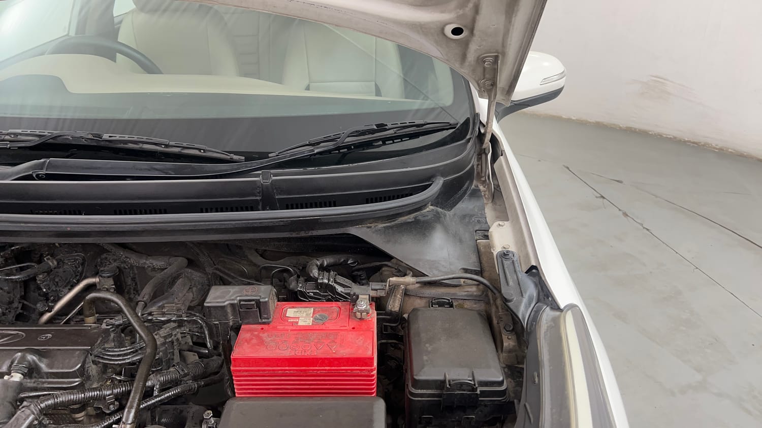 Used 2016 Hyundai Elite i20 Sportz 1.2 Petrol Manual engine ENGINE LEFT SIDE HINGE & APRON VIEW