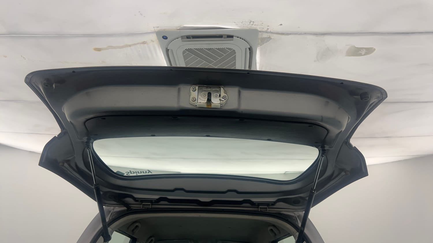 Used 2015 Maruti Suzuki Wagon R LXI Petrol Manual interior DICKY DOOR OPEN VIEW