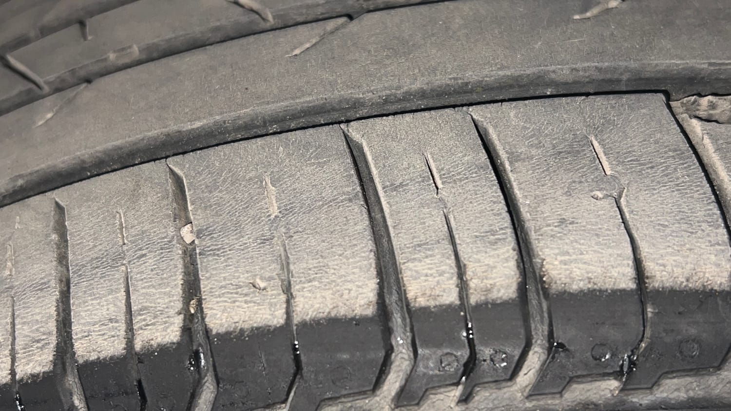 Used 2020 Hyundai Elite i20 Sportz Plus 1.2 Petrol Manual tyres LEFT FRONT TYRE TREAD VIEW