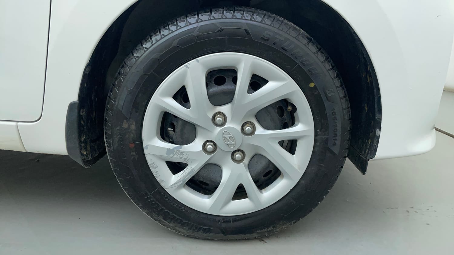 Used 2018 Hyundai Grand i10 Magna 1.2 Kappa VTVT Petrol Manual tyres RIGHT FRONT TYRE RIM VIEW