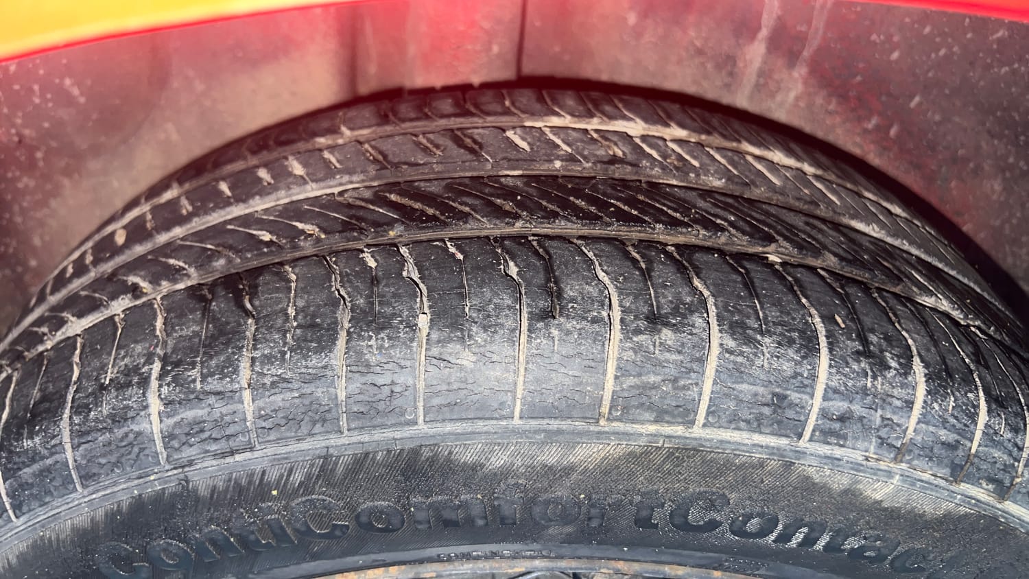 Used 2014 Volkswagen Polo Comfortline 1.2L (P) Petrol Manual tyres RIGHT REAR TYRE TREAD VIEW