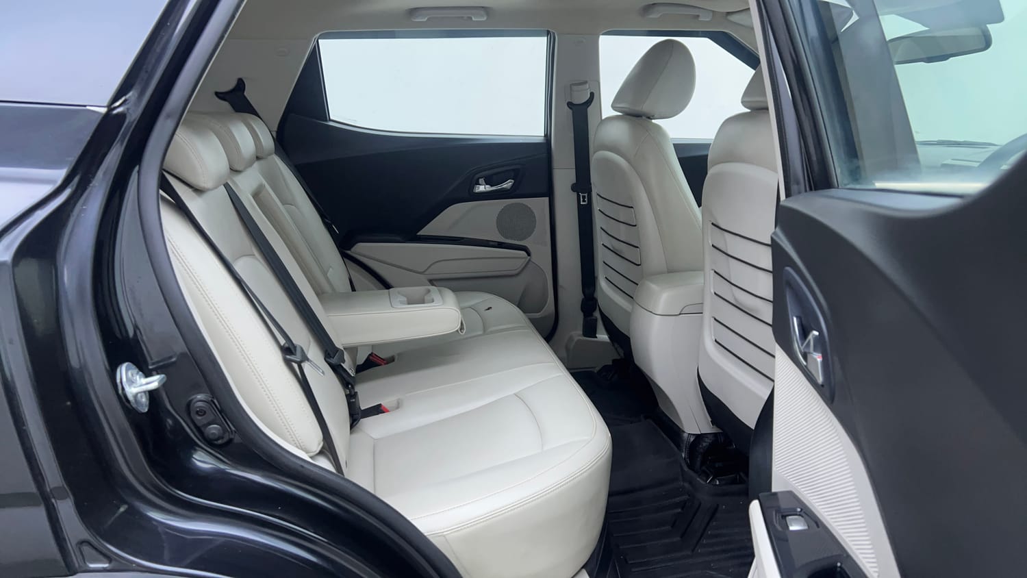 Used 2019 Mahindra XUV 300 1.2 W8 (O) Petrol Manual interior RIGHT SIDE REAR DOOR CABIN VIEW
