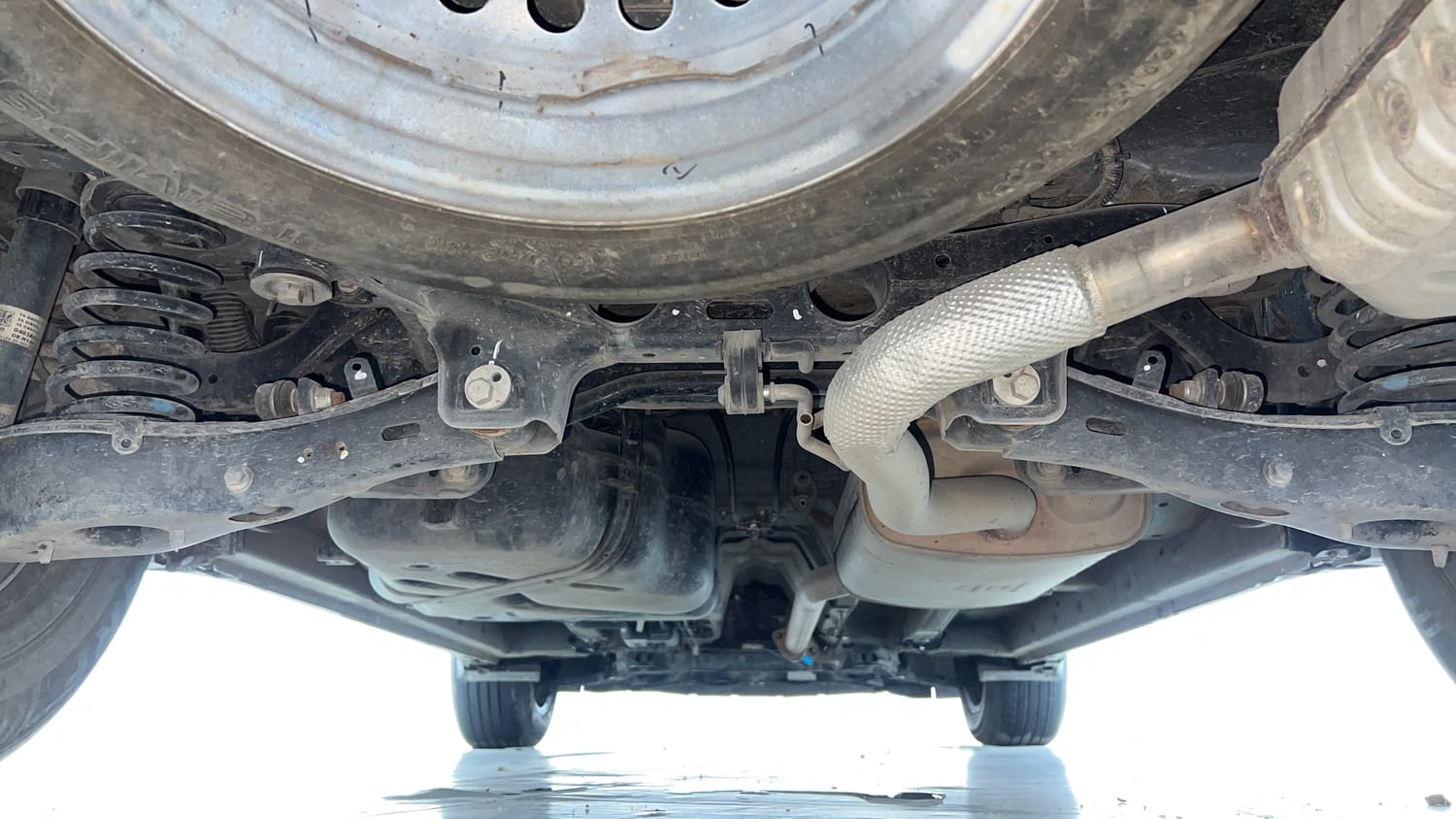 Used 2022 Mahindra XUV700 AX 3 Petrol AT 5 STR Petrol Automatic extra REAR UNDERBODY VIEW (TAKEN FROM REAR)