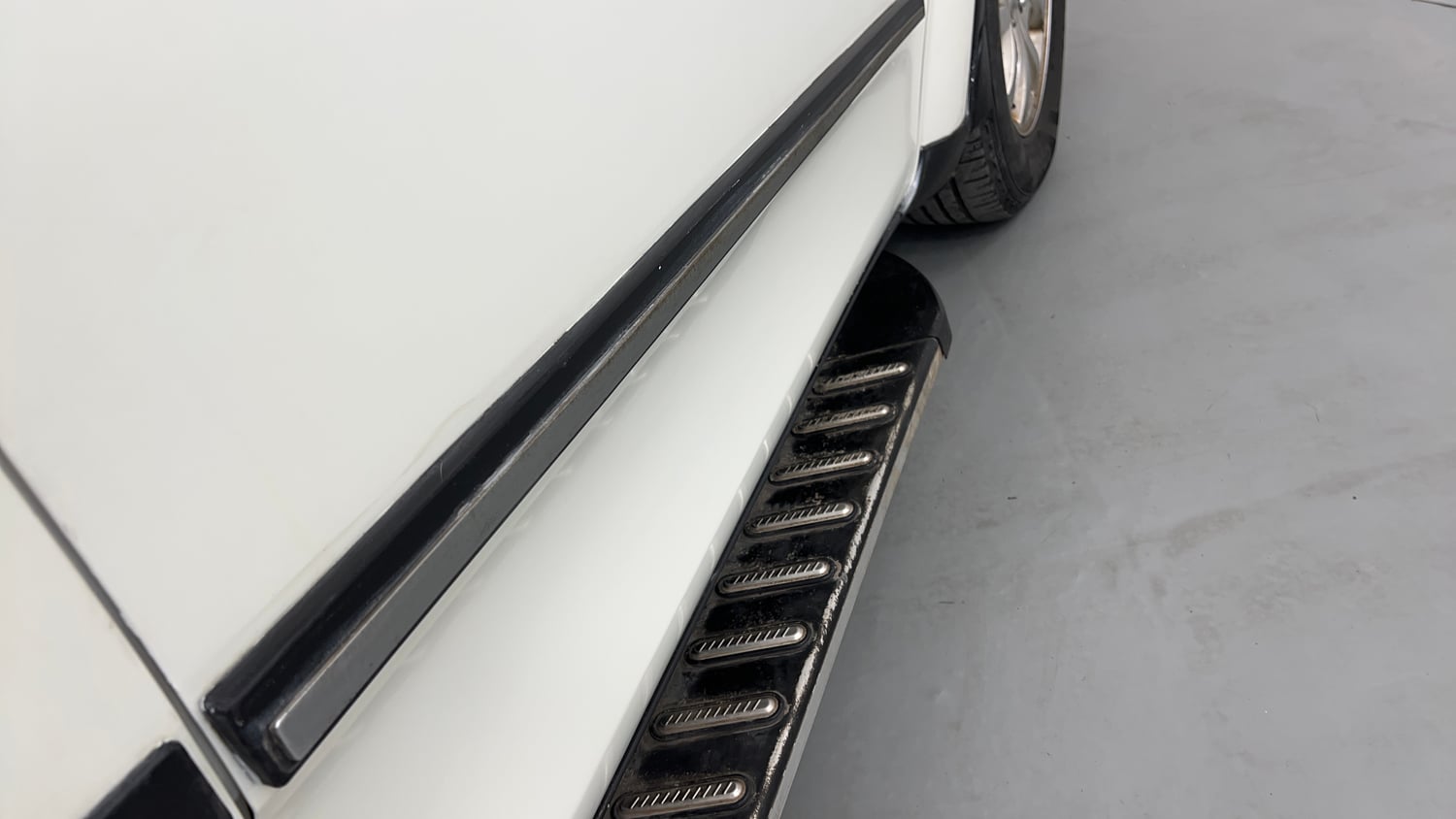 Used 2017 Mahindra XUV500 W10 Diesel Manual dents MINOR SCRATCH