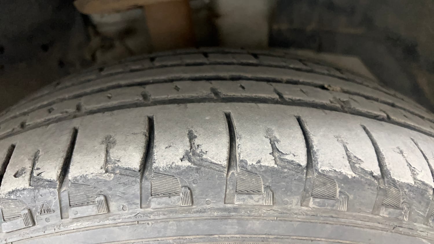 Used 2017 Mahindra XUV500 W10 Diesel Manual tyres RIGHT FRONT TYRE TREAD VIEW