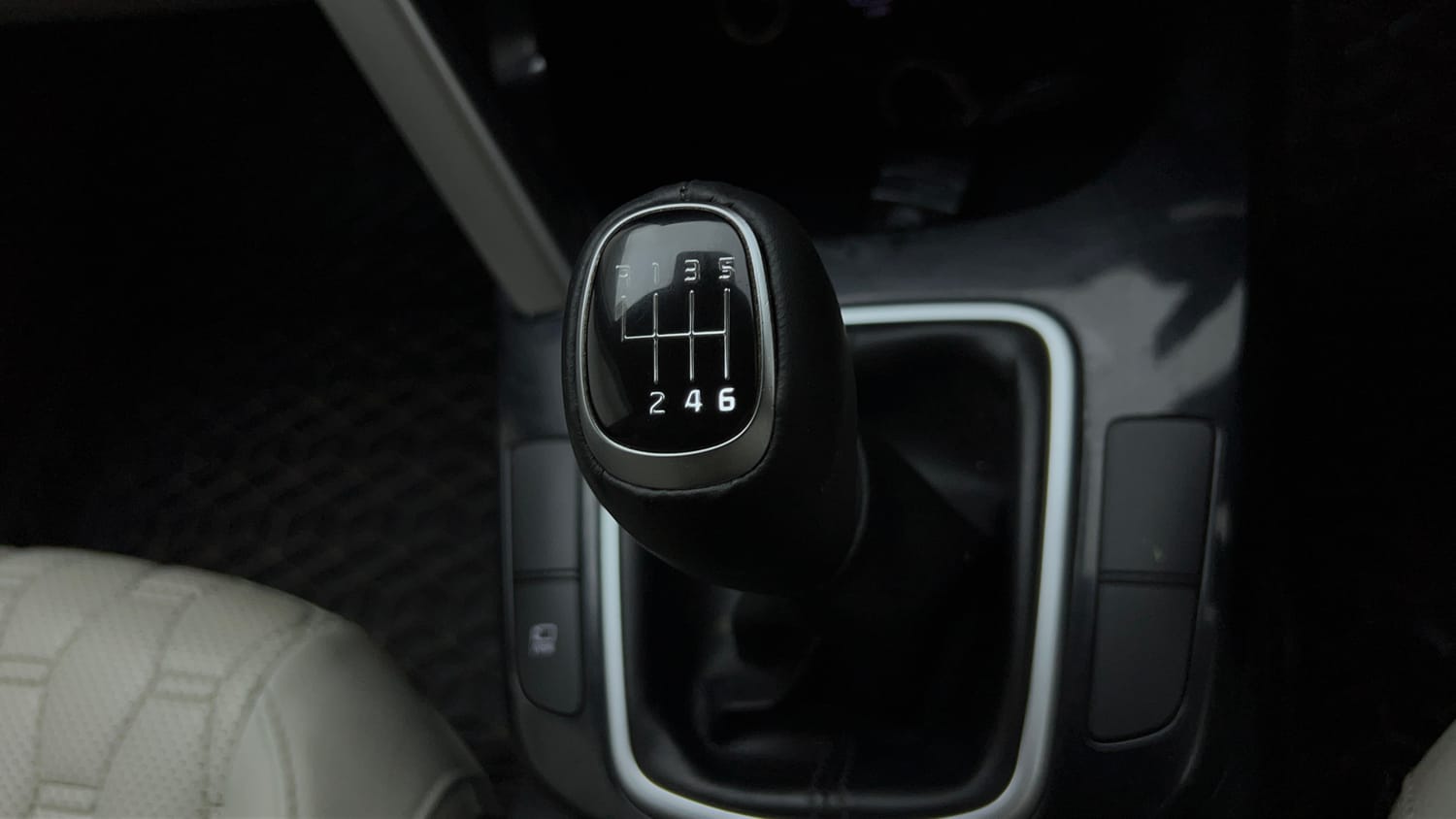 Used 2020 Kia Seltos HTX 1.5 Petrol Manual interior GEAR  KNOB VIEW