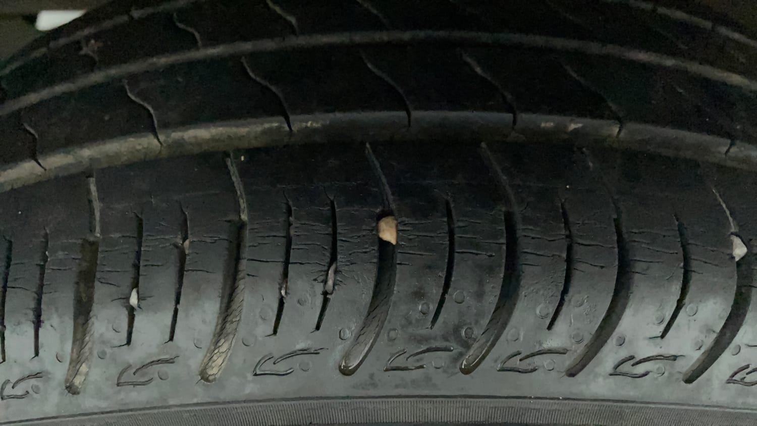 Used 2022 Maruti Suzuki Baleno Delta Petrol Manual tyres LEFT FRONT TYRE TREAD VIEW