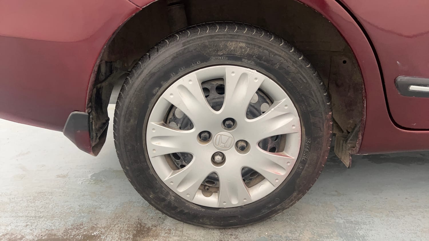 Used 2014 Honda Amaze 1.2 S i-VTEC Petrol Manual tyres RIGHT REAR TYRE RIM VIEW