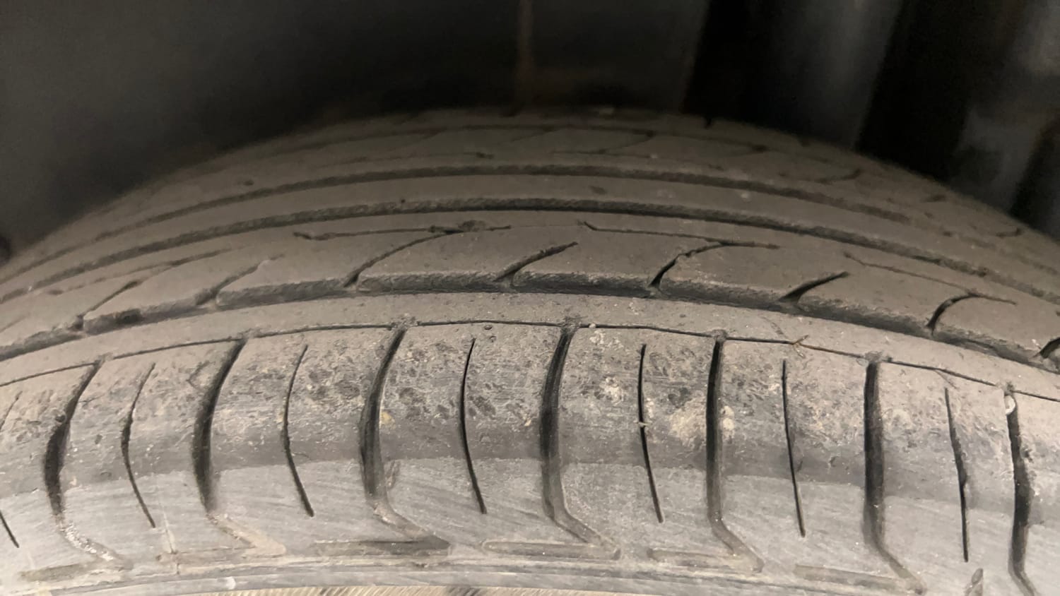 Used 2013 Maruti Suzuki Swift VXi Petrol Manual tyres LEFT REAR TYRE TREAD VIEW