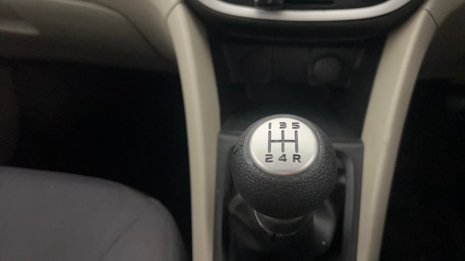 Used 2016 Maruti Suzuki Celerio VXi Petrol Manual interior GEAR  KNOB VIEW