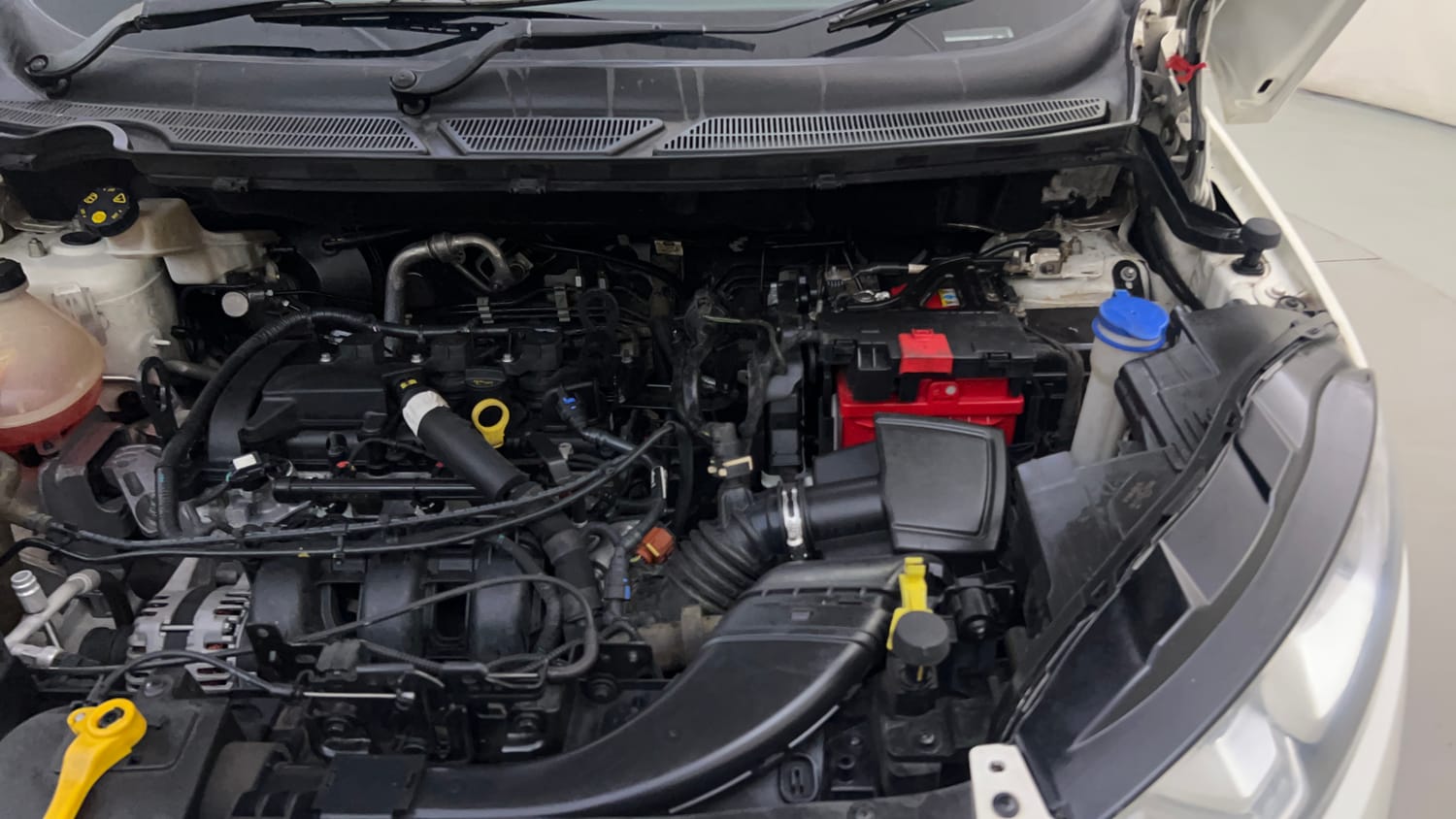 Used 2021 Ford EcoSport Titanium Plus 1.5L Ti-VCT AT Petrol Automatic engine ENGINE LEFT SIDE HINGE & APRON VIEW