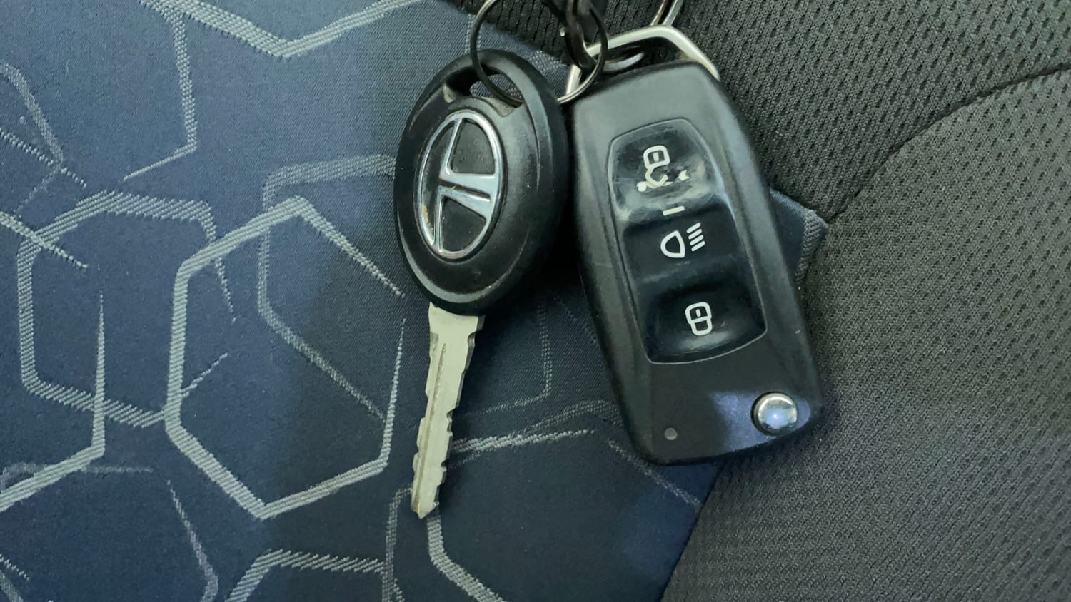Used 2016 Tata Tiago Revotron XT Petrol Manual extra CAR KEY VIEW