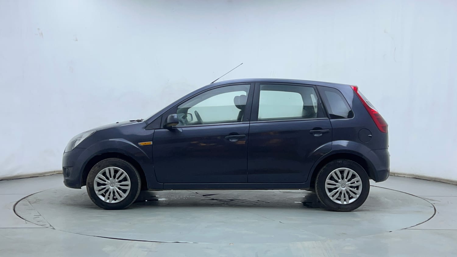 Used 2011 Ford Figo Duratec Petrol Titanium 1.2 Petrol Manual exterior LEFT SIDE VIEW