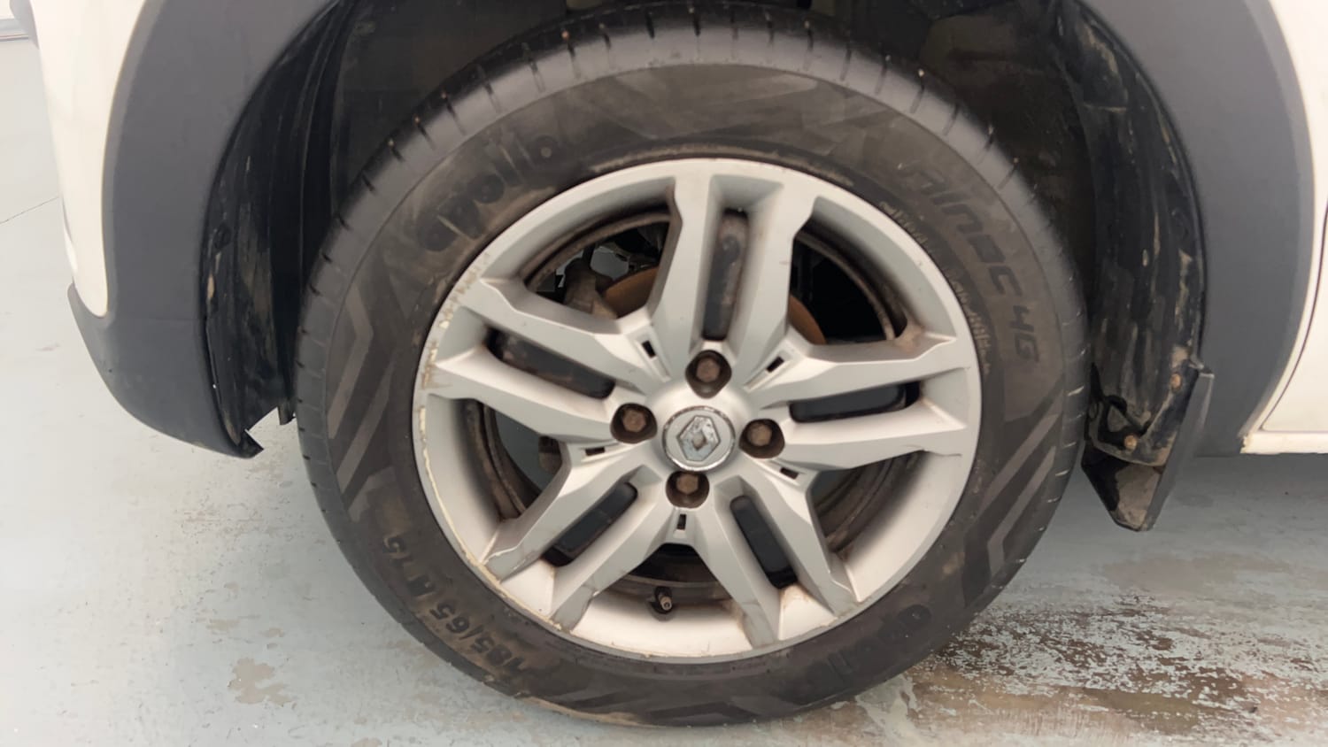 Used 2023 Renault Triber RXZ Dual Tone Petrol Manual tyres LEFT FRONT TYRE RIM VIEW