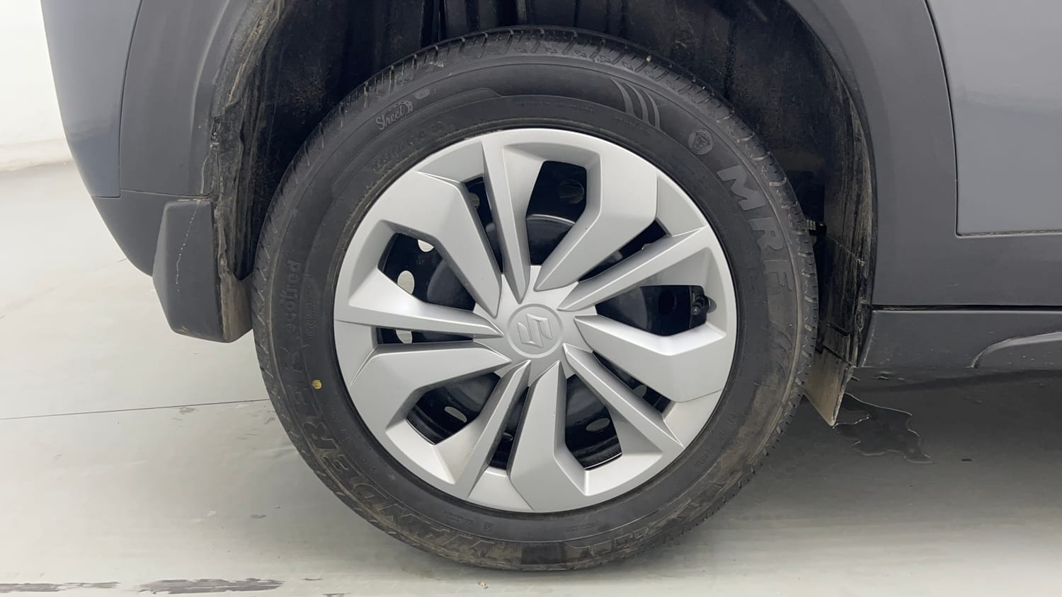 Used 2025 Maruti Suzuki Fronx Sigma 1.2L MT Petrol Manual tyres RIGHT REAR TYRE RIM VIEW