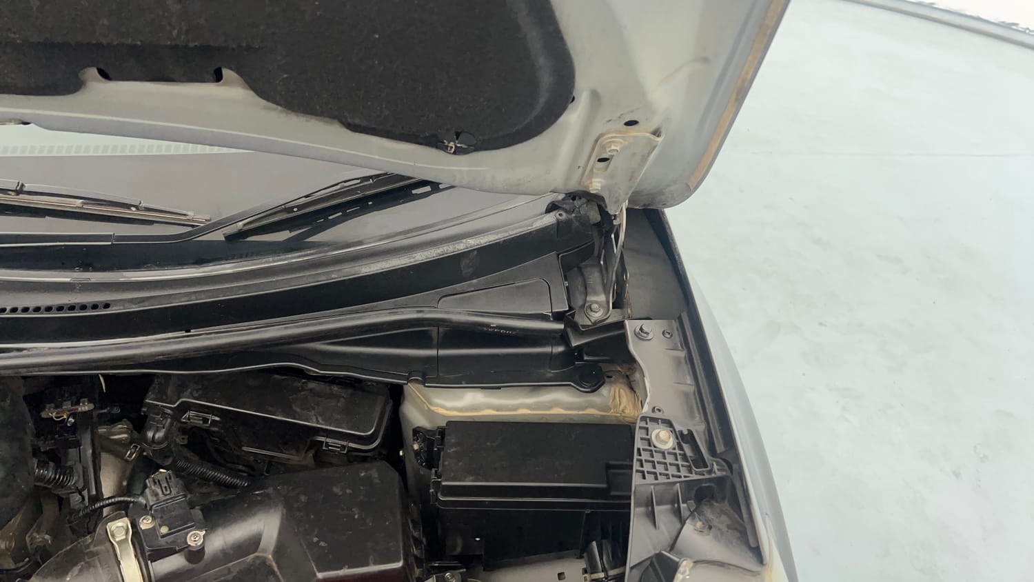 Used 2019 Honda WR-V VX MT Diesel Diesel Manual engine ENGINE LEFT SIDE HINGE & APRON VIEW