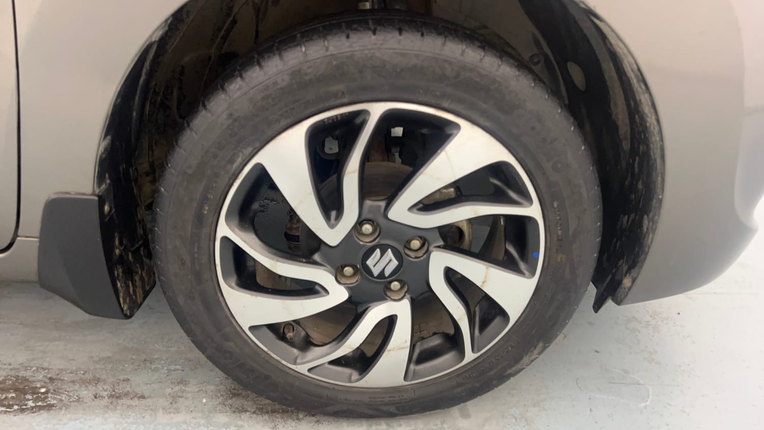 Used 2020 Maruti Suzuki Baleno Zeta Petrol Manual tyres RIGHT FRONT TYRE RIM VIEW