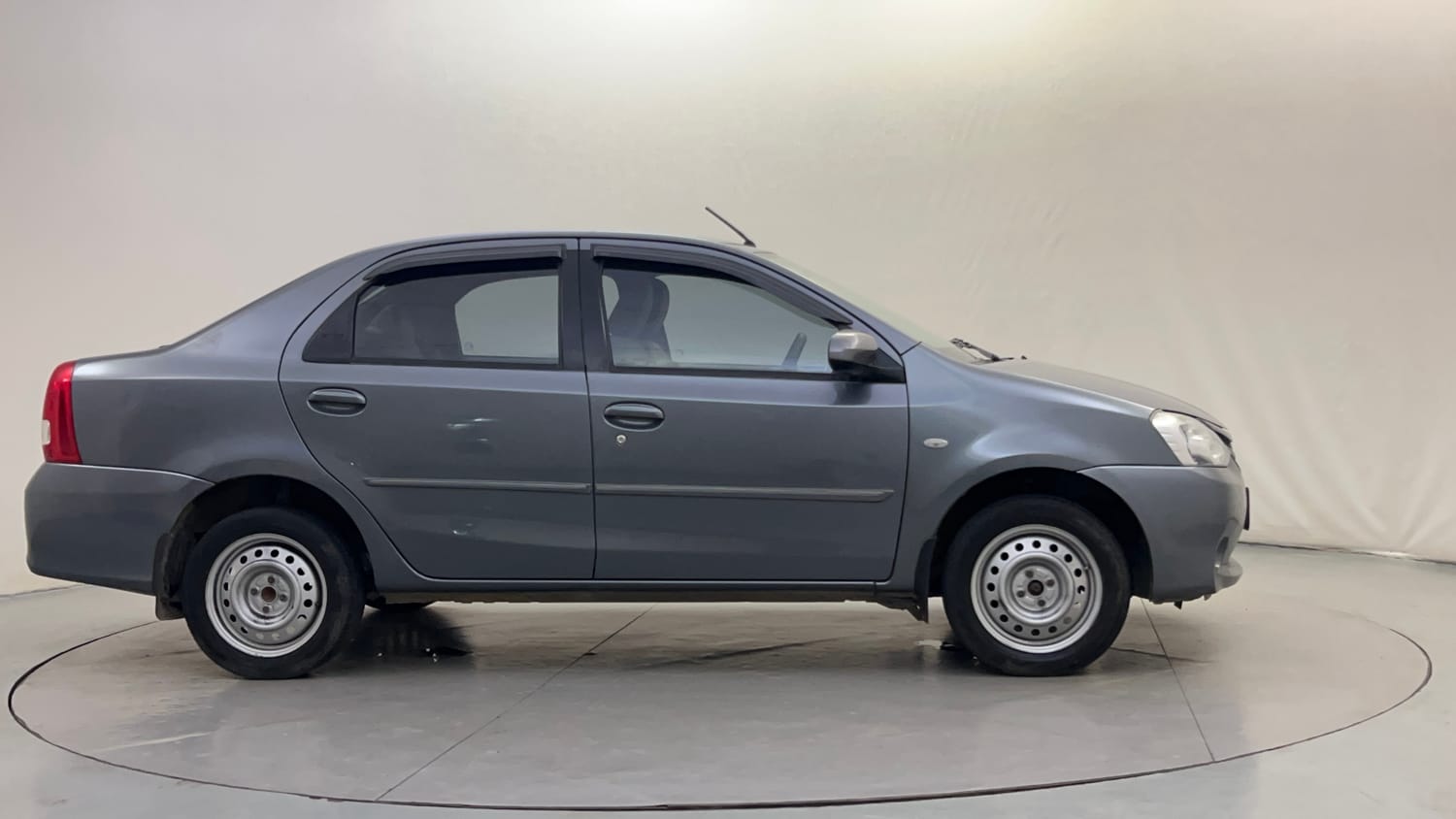 Used 2013 Toyota Etios G Petrol Manual exterior RIGHT SIDE VIEW