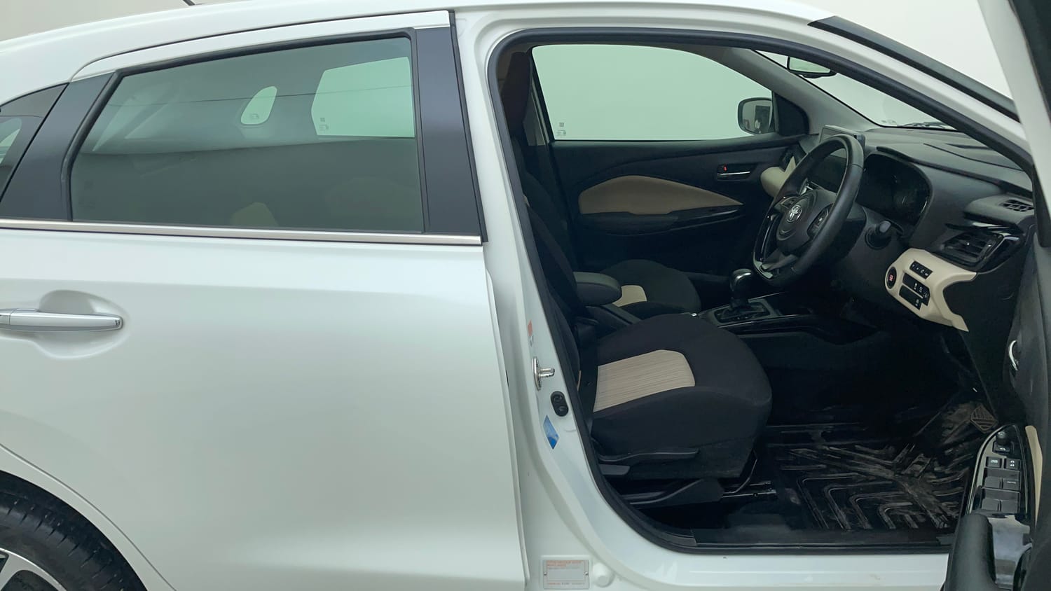 Used 2023 Toyota Glanza V AMT Petrol Automatic interior RIGHT SIDE FRONT DOOR CABIN VIEW