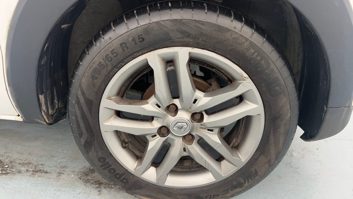 Used 2023 Renault Triber RXZ Dual Tone Petrol Manual tyres RIGHT FRONT TYRE RIM VIEW