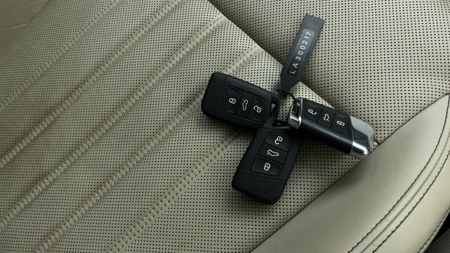Used 2020 Skoda Superb L&K AT Petrol Automatic extra CAR KEY VIEW