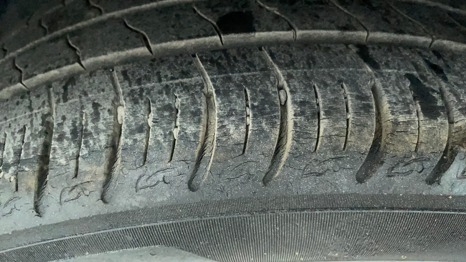 Used 2022 Tata Altroz XT Petrol Petrol Manual tyres RIGHT REAR TYRE TREAD VIEW