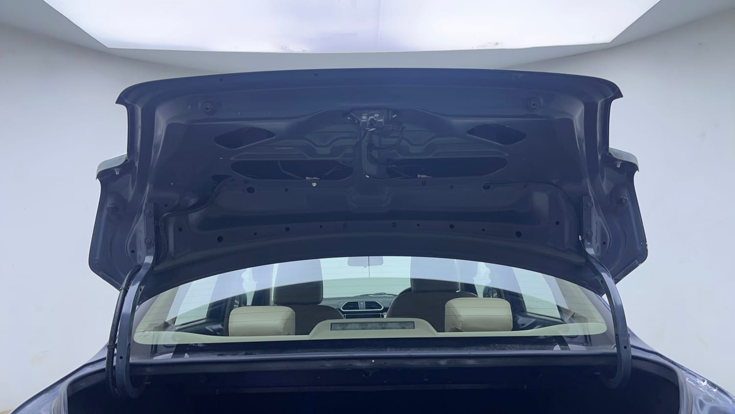 Used 2018 Maruti Suzuki Dzire ZXi Plus AMT Petrol Automatic interior DICKY DOOR OPEN VIEW