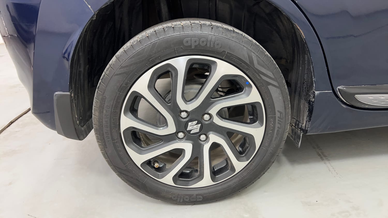 Used 2022 Maruti Suzuki Baleno Alpha AGS Petrol Automatic tyres RIGHT REAR TYRE RIM VIEW