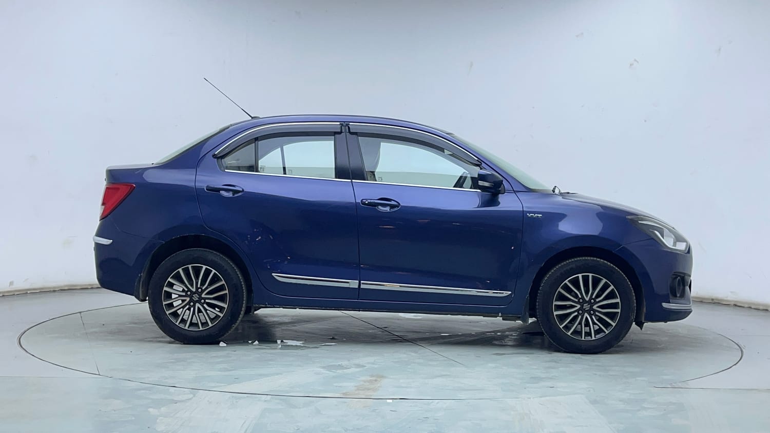Used 2018 Maruti Suzuki Dzire ZXi Plus AMT Petrol Automatic exterior RIGHT SIDE VIEW