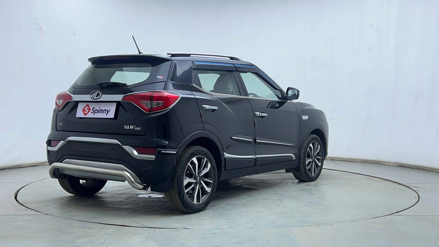 Used 2019 Mahindra XUV 300 1.2 W8 (O) Petrol Manual exterior RIGHT REAR CORNER VIEW