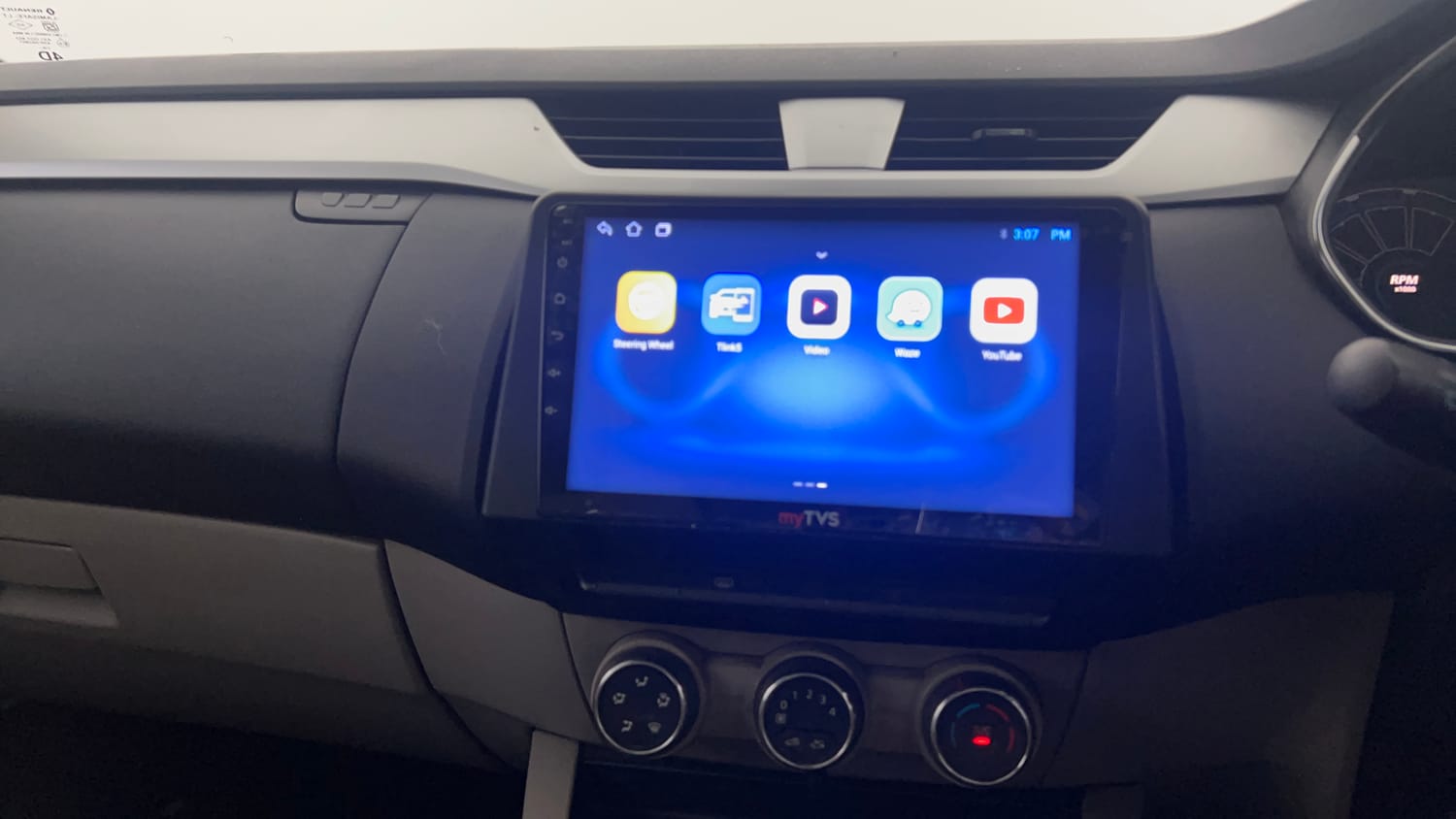 Used 2023 Renault Triber RXZ Dual Tone Petrol Manual interior MUSIC SYSTEM & AC CONTROL VIEW
