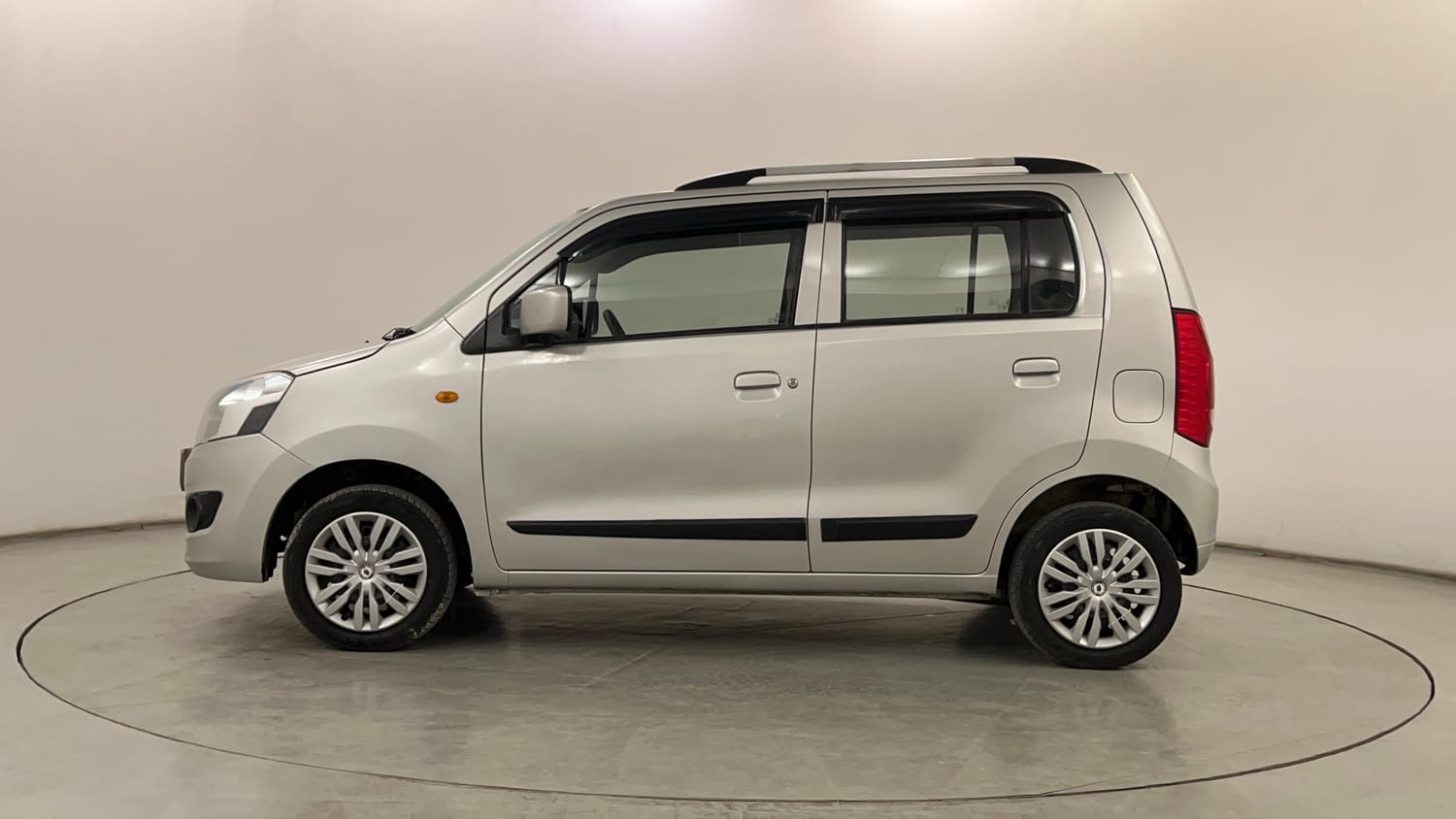 Used 2015 Maruti Suzuki Wagon R VXI Petrol Manual exterior LEFT SIDE VIEW