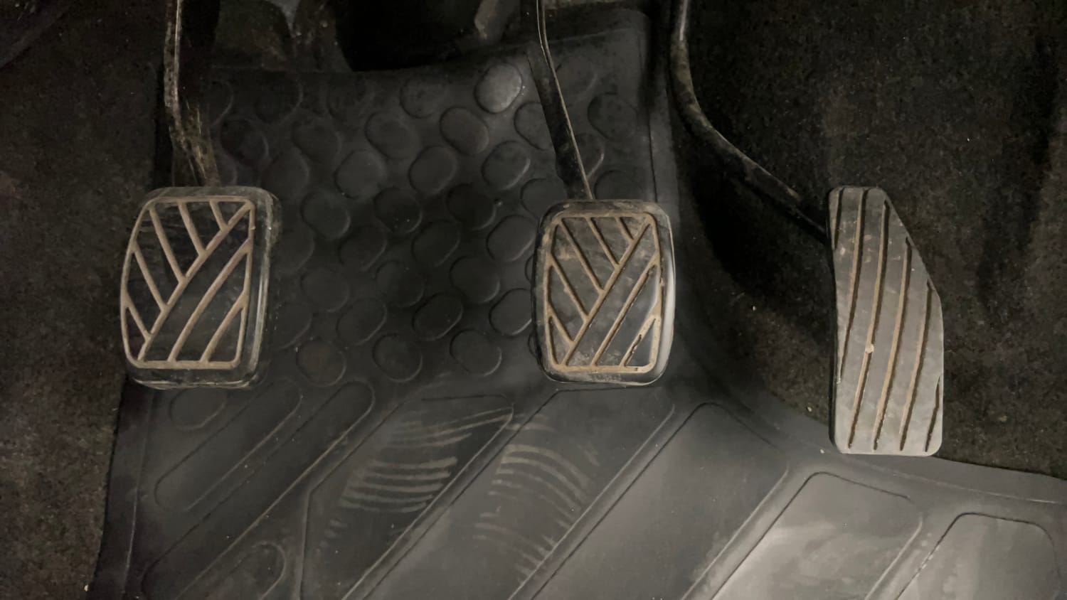 Used 2015 Maruti Suzuki Wagon R VXI Petrol Manual interior PEDALS VIEW