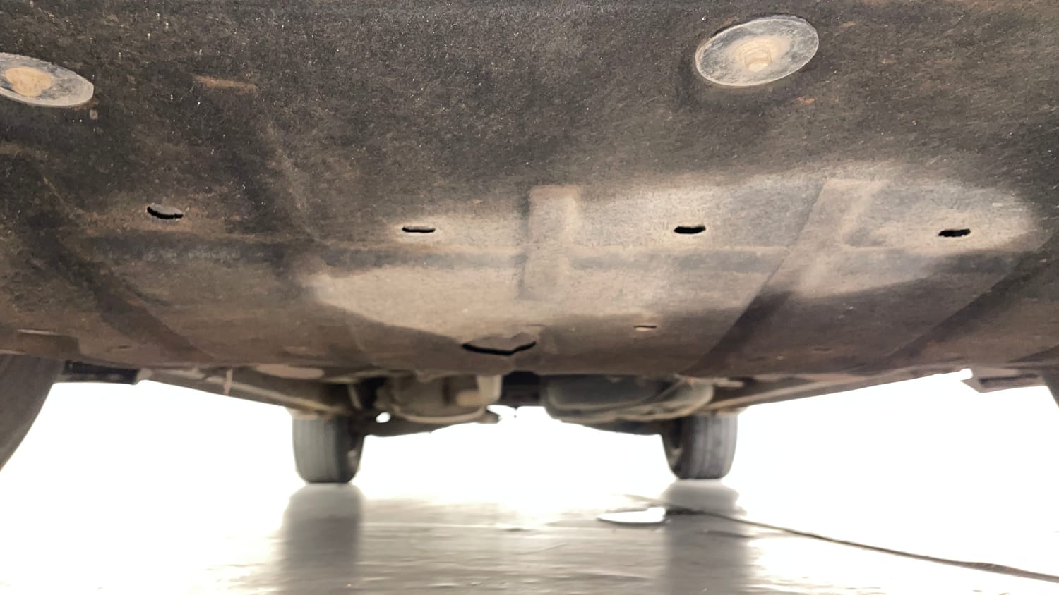 Used 2023 Mahindra XUV700 AX 5 Petrol AT 5 STR Petrol Automatic extra FRONT LEFT UNDERBODY VIEW