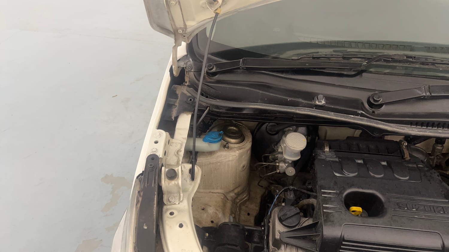 Used 2017 Maruti Suzuki Wagon R VXI+ AMT Petrol Automatic engine ENGINE RIGHT SIDE HINGE & APRON VIEW